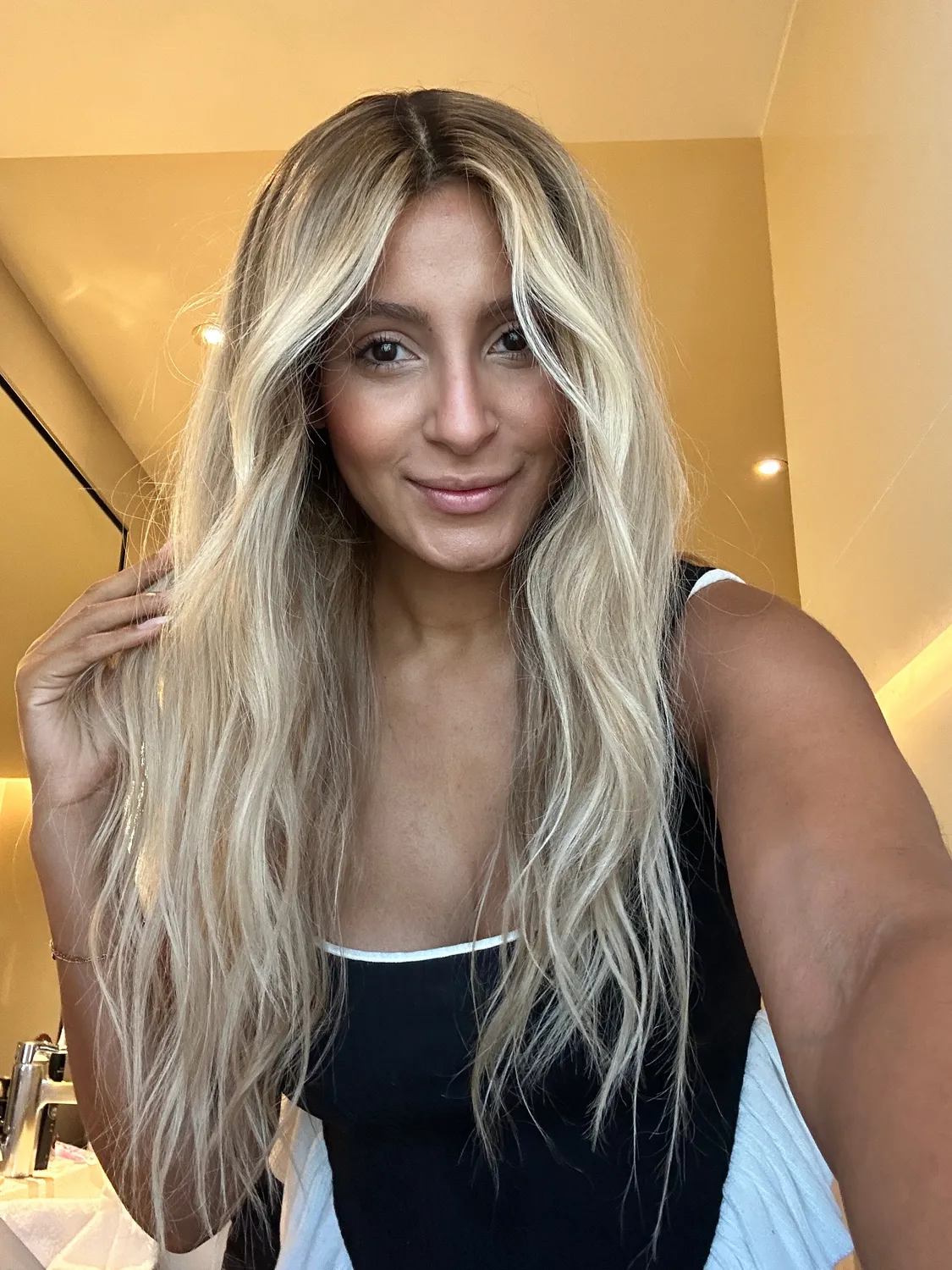 Extraliebe Atelier Tessia Brown Roots Beigeblond Perücke Blond