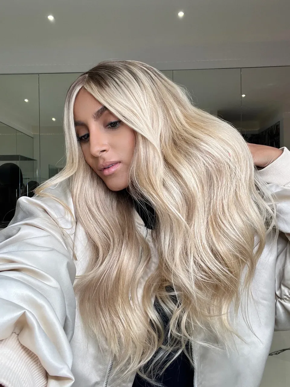 Extraliebe Atelier Tessia Bronzed Beigeblond Perücke cremeblond