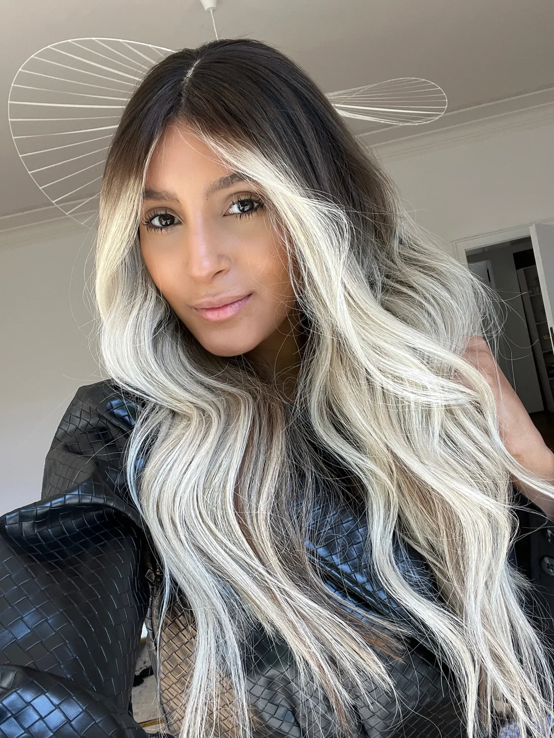 Extraliebe Atelier Qiara Perücke Dark Ice Balayage