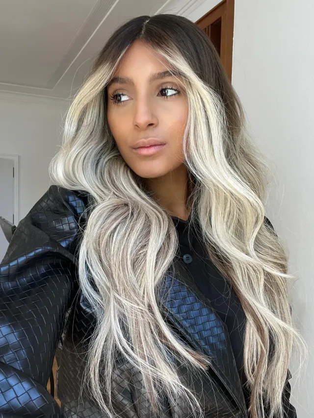 Extraliebe Atelier Qiara Perücke Dark Ice Balayage