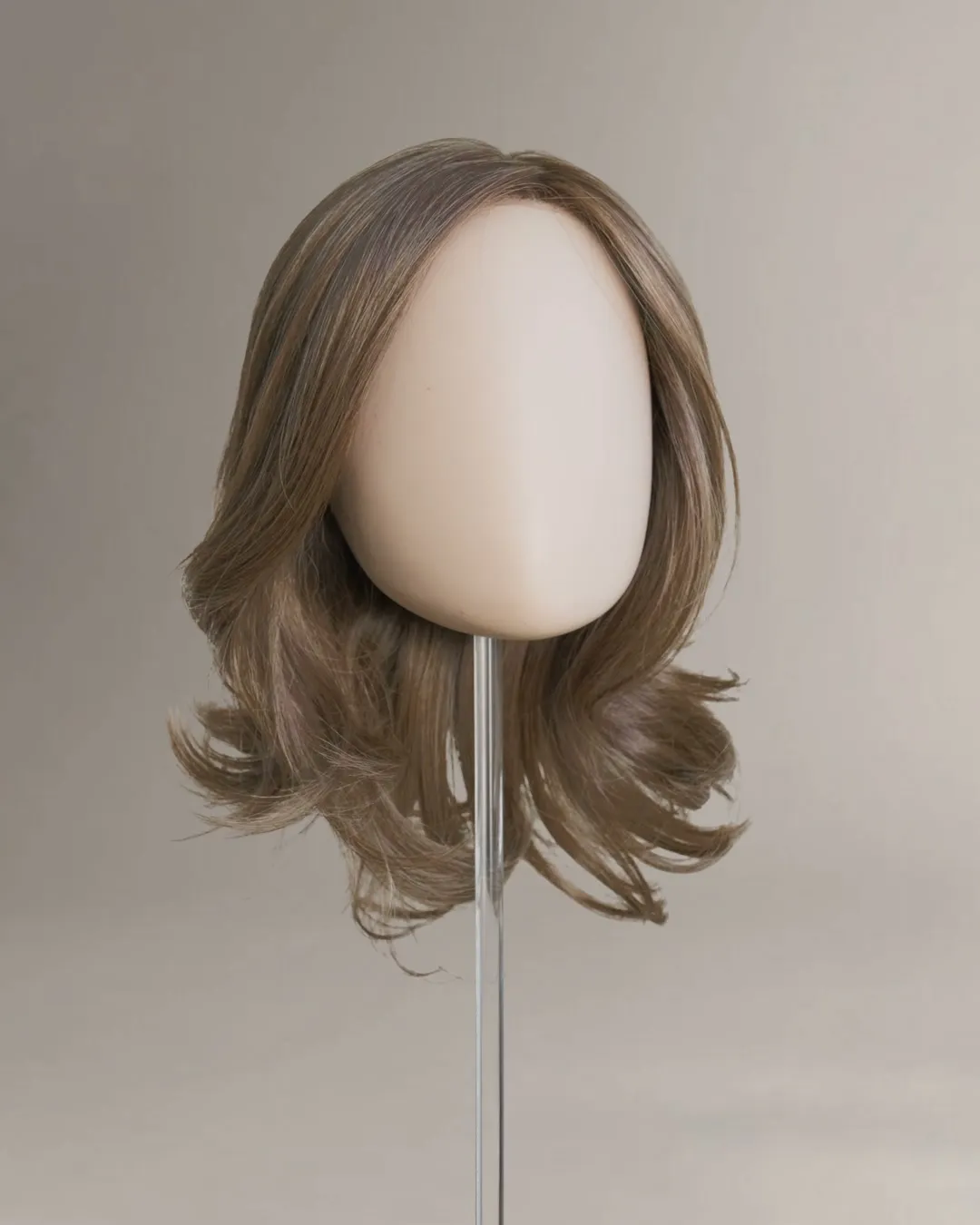 Spielmann No.9 Kunsthaarperücke hitzebeständig mit Silk Top