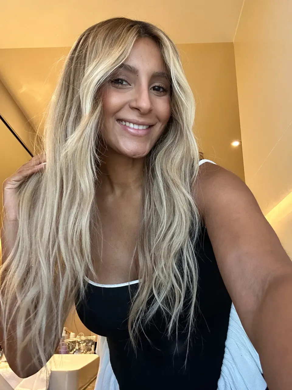 Extraliebe Atelier Tessia Brown Roots Beigeblond Perücke Blond